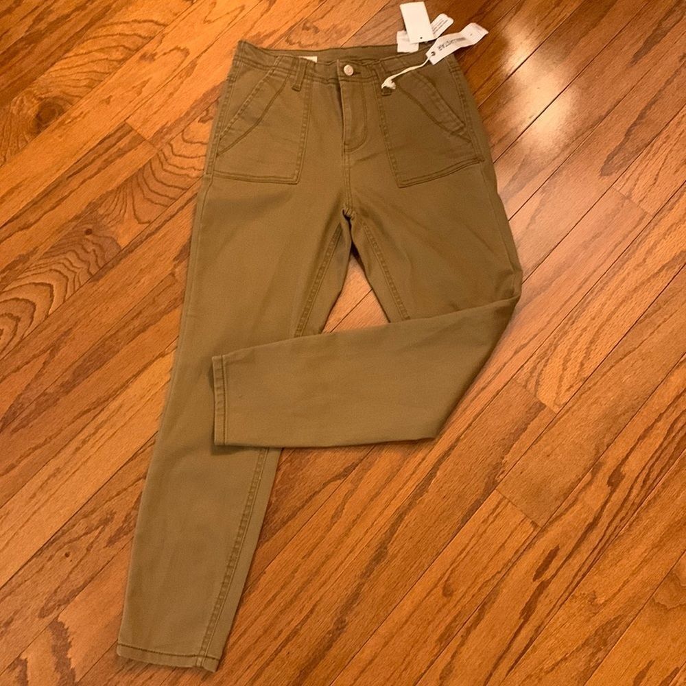 VANILLA STAR SIZE 5 Skinny jeans the color is called whiskey….light brown or tan